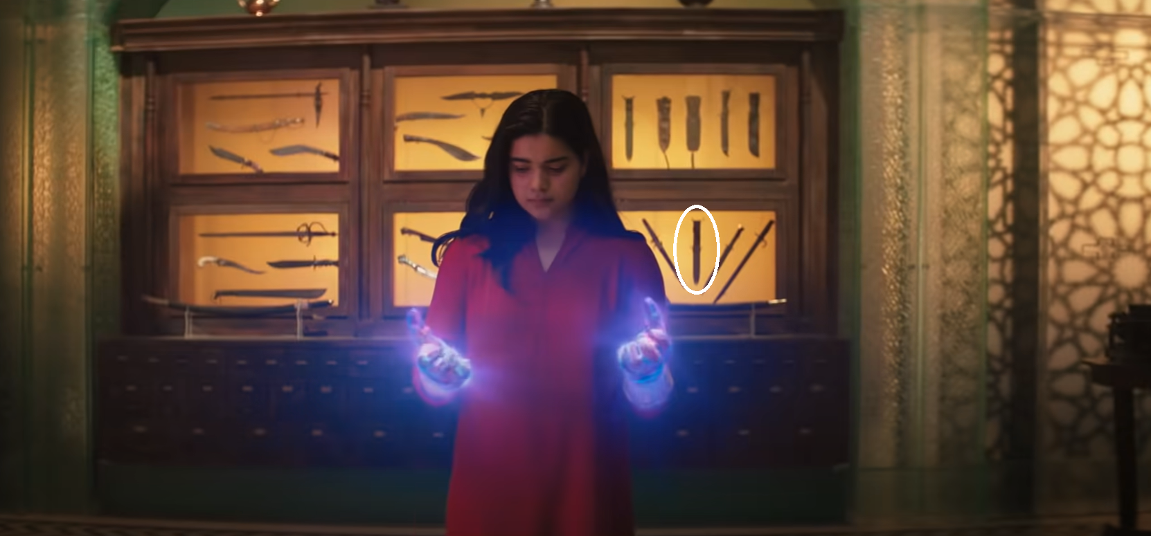     Ms. Marvel - bohaterowie serialu na kolorowym plakacie promującym produkcję